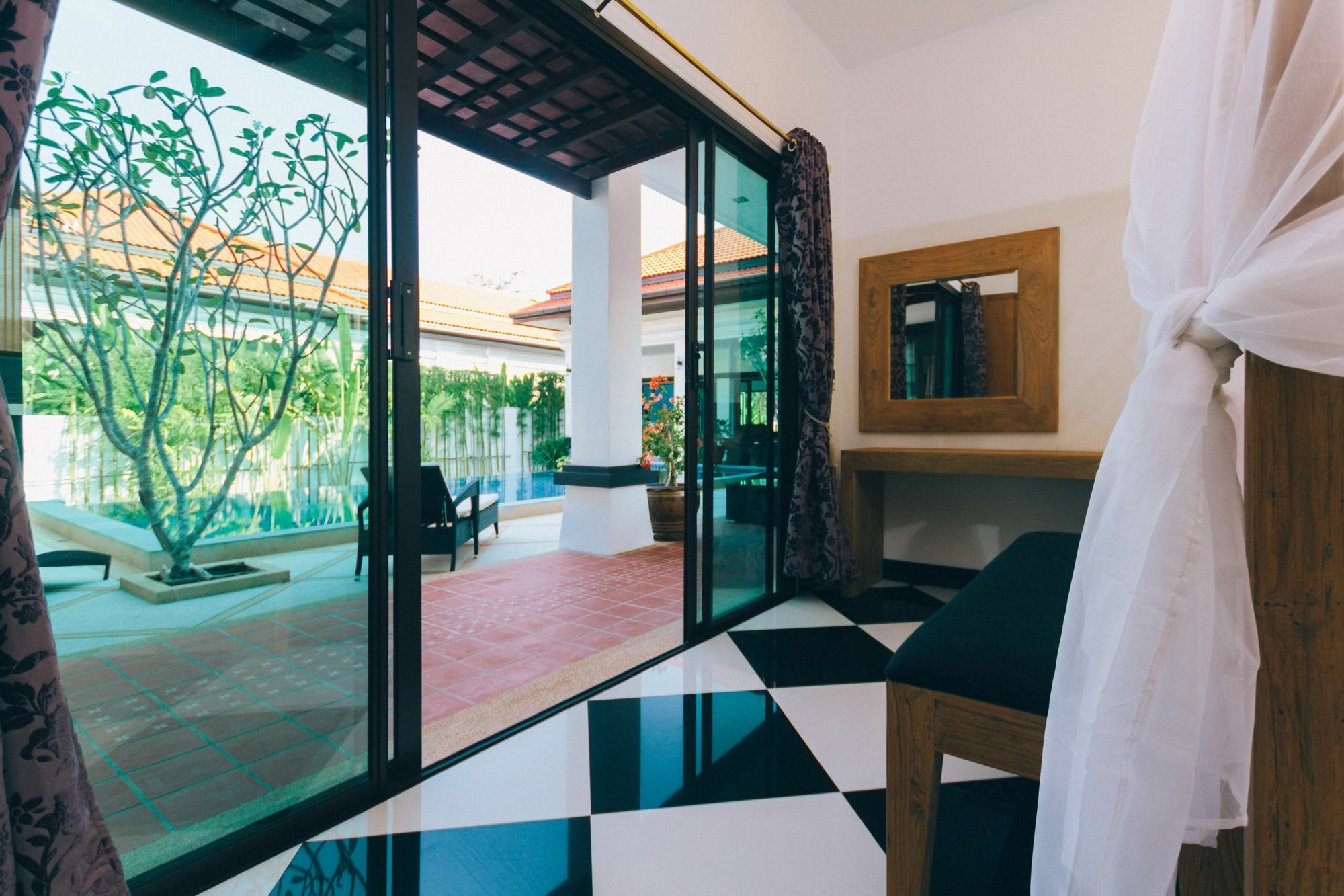 Jewels Villas Phuket Praia de Surin Exterior foto